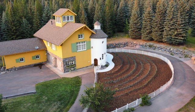 Gorgeous Home and Property Located Just 30 Minutes From Glacier National Park