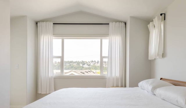 Gorgeous Home At The Center of Everything