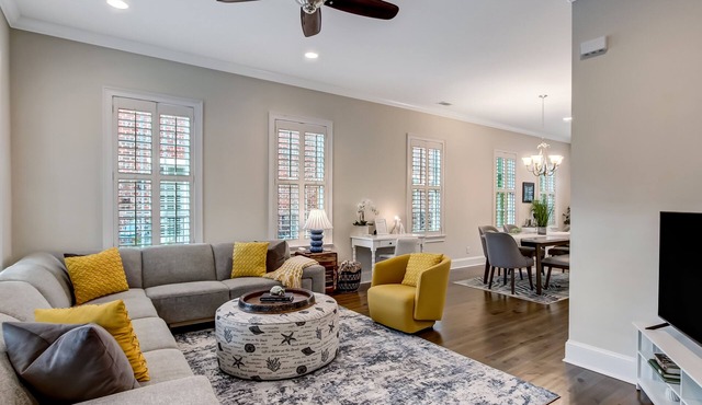 Gorgeous Home by Crawford Square w Private Parking
