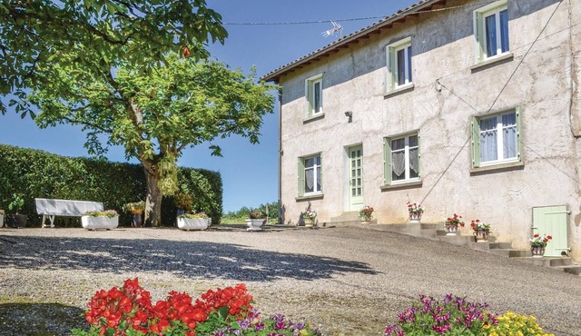 Gorgeous home in Durfort Capelette