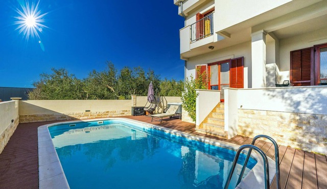 Gorgeous home in Sv.Filip i Jakov with sauna