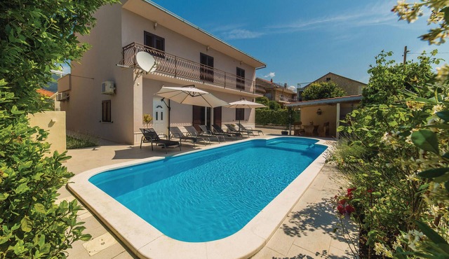 Gorgeous home in Kastel Stafilic