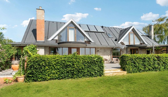 Gorgeous home in øster assels