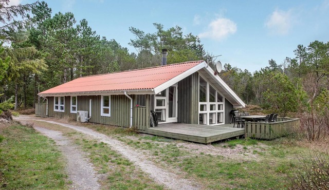 Gorgeous home in ålbæk with kitchen