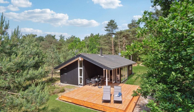 Gorgeous home in Aakirkeby with kitchen