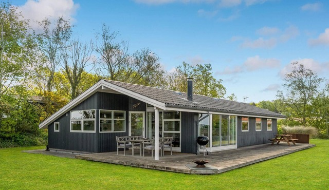 Gorgeous home in Allingåbro with WiFi