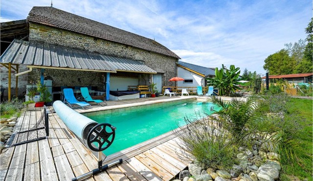 Gorgeous Home In Aren With Wifi