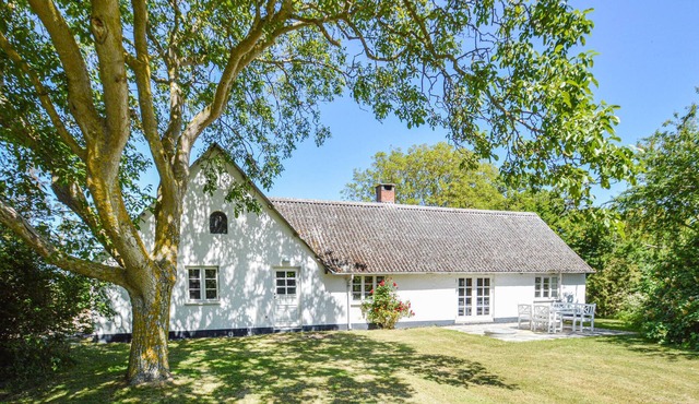 Gorgeous home in Askø with kitchen