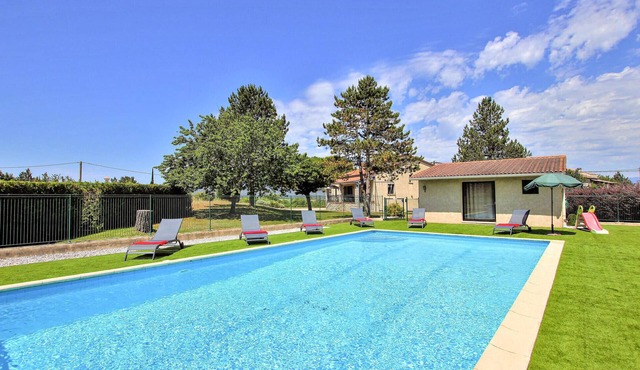 Gorgeous home in Beaulieu with private swimming pool, can be inside or outside