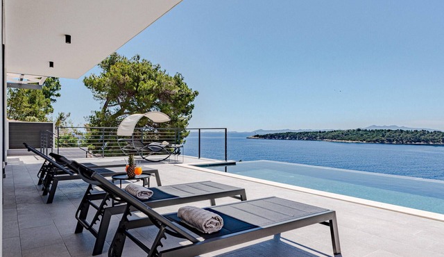 Gorgeous home in Blato