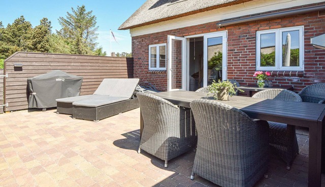 Gorgeous home in Blåvand with WiFi