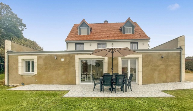 Gorgeous home in Carly with WiFi