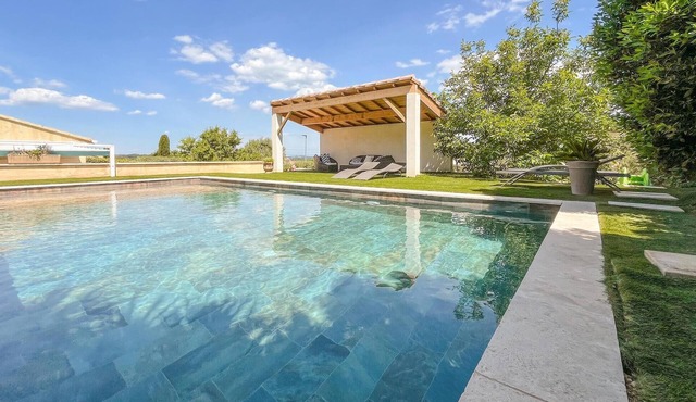 Gorgeous home in Comps