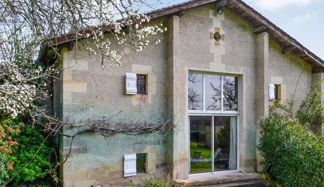 Gorgeous home in Coutras with WiFi