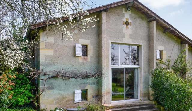 Gorgeous Home In Coutras With Wifi