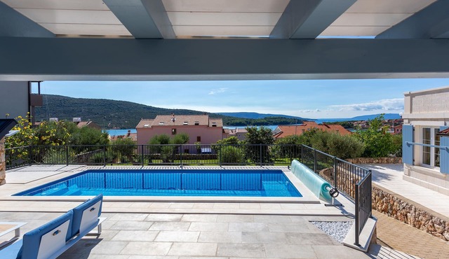 Gorgeous home in Cres with kitchen