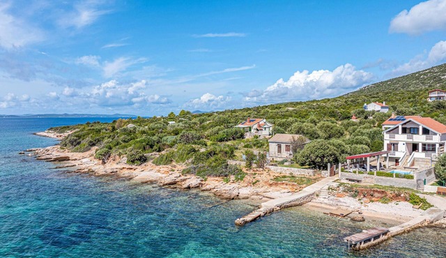 Gorgeous home in Dobropoljana