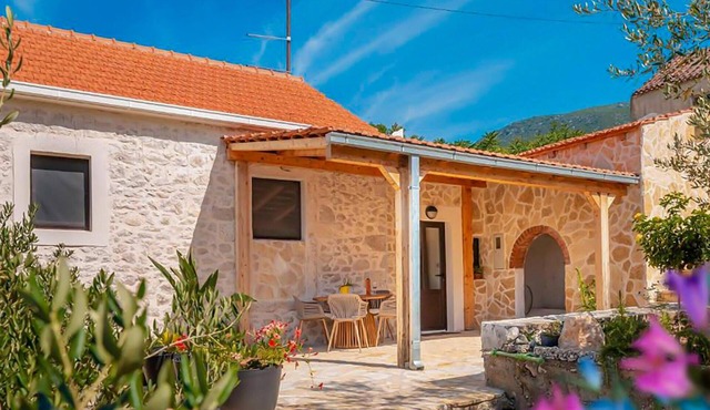 Gorgeous home in Desne with WiFi