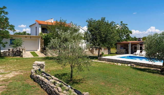 Gorgeous home in Donji Kasic