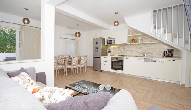 Gorgeous home in Drvenik with WiFi