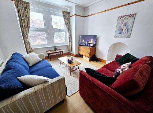 Gorgeous Home In Ealing London