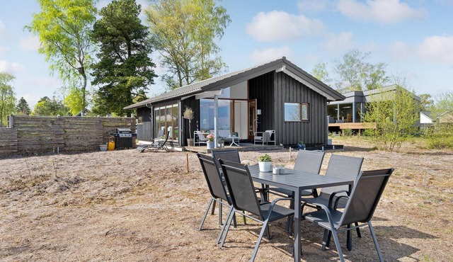 Gorgeous home in Egå with WiFi