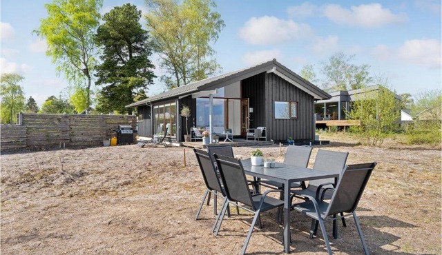 Gorgeous Home In Egå With Wifi