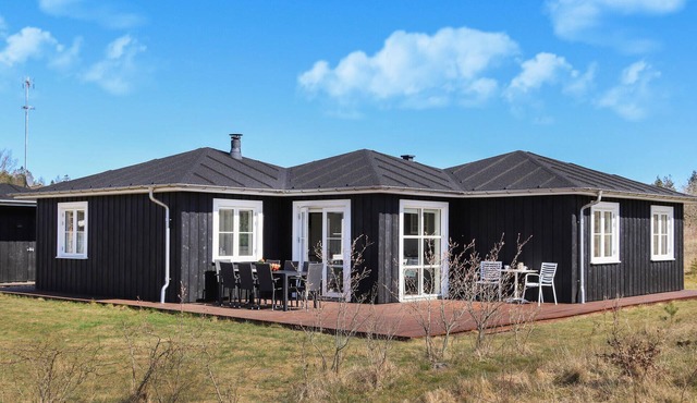 Gorgeous home in Ejstrupholm with WiFi