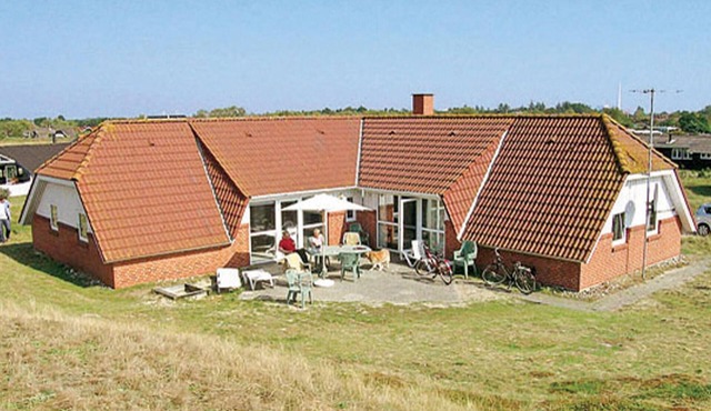 Gorgeous home in Fanø with kitchen