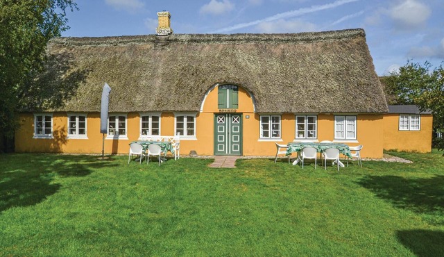Gorgeous home in Fanø with kitchen