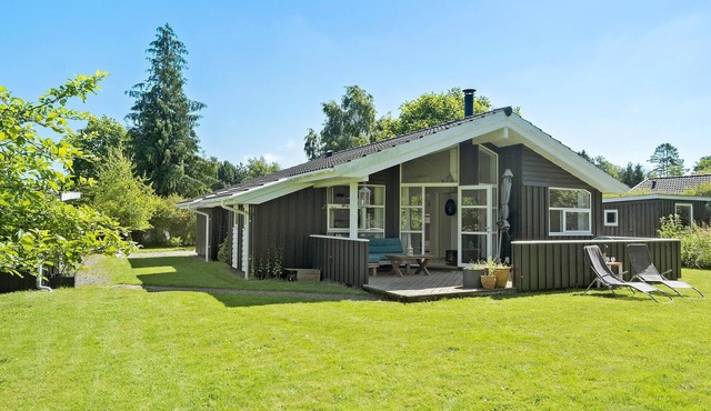 Gorgeous home in Fårevejle with WiFi