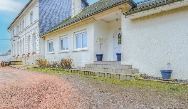 Gorgeous home in Fléchin with Wi-Fi