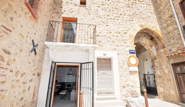 Gorgeous home in Fourques with WiFi