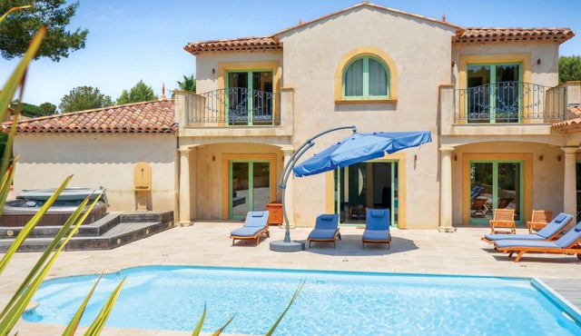 Gorgeous home in Saint Raphael