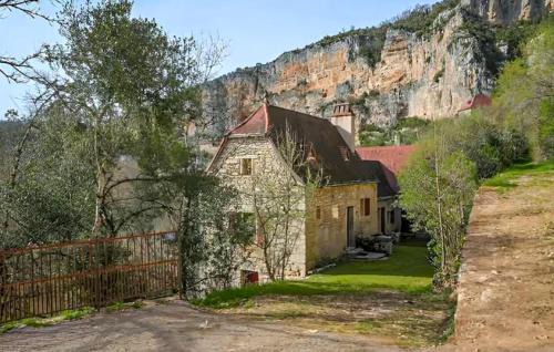 Gorgeous Home In Sauliac-Sur-Célé With Wifi