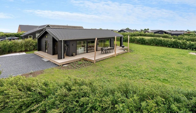 Gorgeous home in Frørup with kitchen