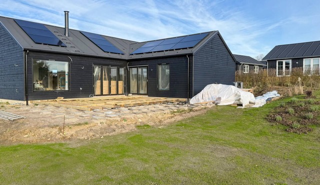 Gorgeous home in Frørup with private swimming pool, can be inside or outside