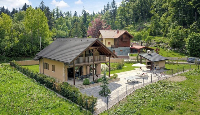 Gorgeous home in Fuzine with kitchen