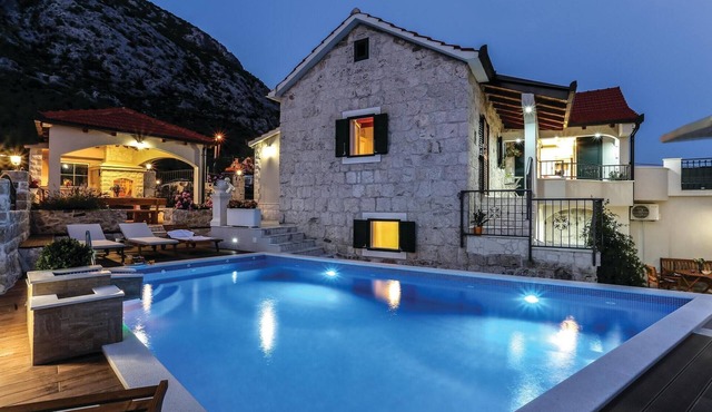 Gorgeous home in Gata