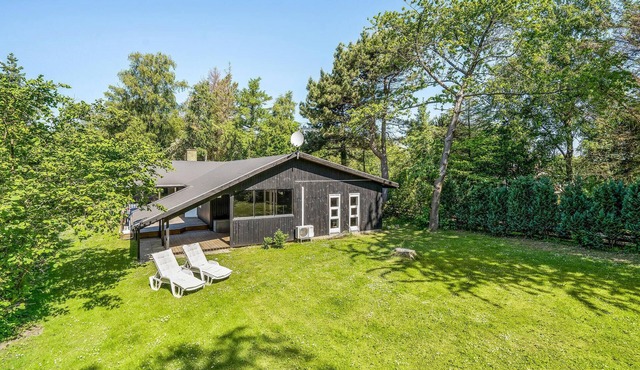 Gorgeous home in Gedser with WiFi