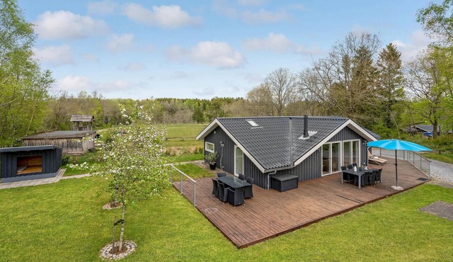 Gorgeous home in Give with WiFi