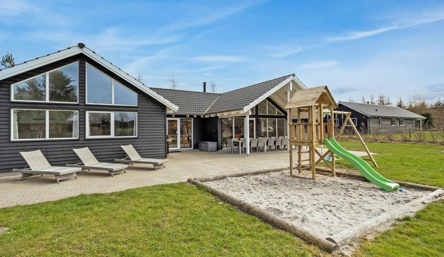 Gorgeous home in Glesborg with sauna