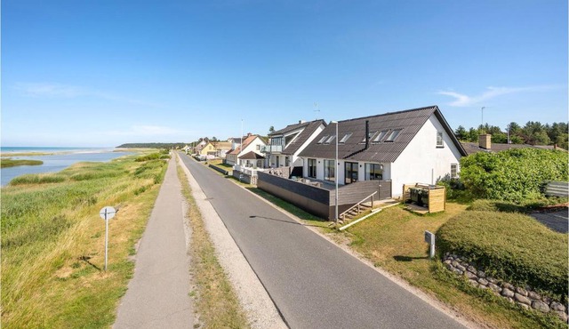 Gorgeous Home In Glesborg With Wifi