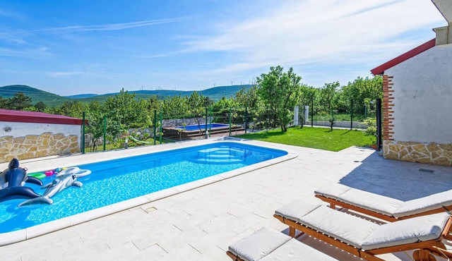 Gorgeous home in Gornji Muc
