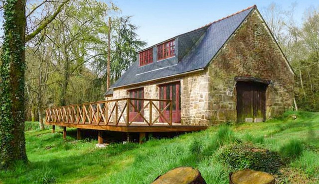 Gorgeous home in Guern with WiFi