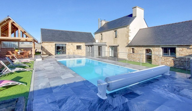 Gorgeous home in Guisseny with private swimming pool, can be inside or outside