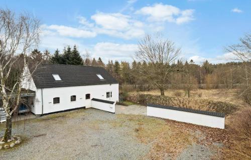 Gorgeous Home In Hadsund With Wifi