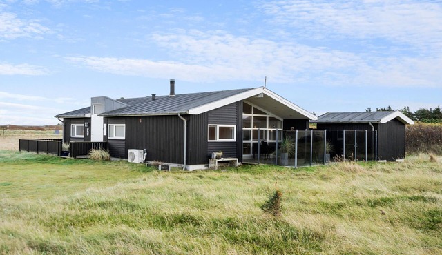 Gorgeous home in Harboøre with WiFi