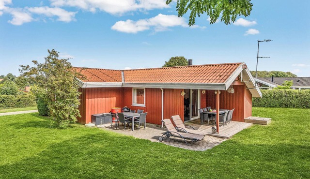 Gorgeous home in Hejls with kitchen