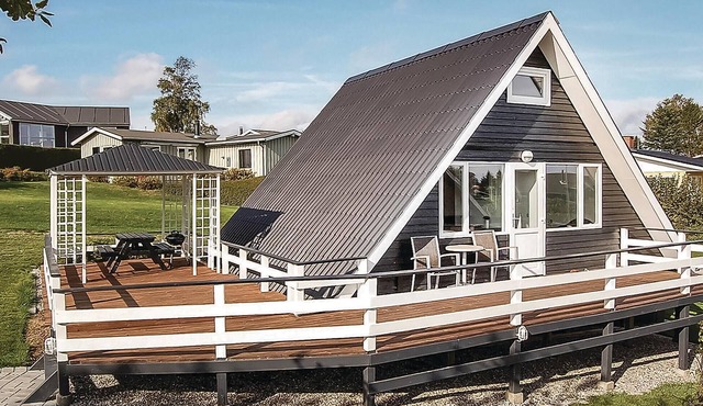 Gorgeous home in Hejls with WiFi